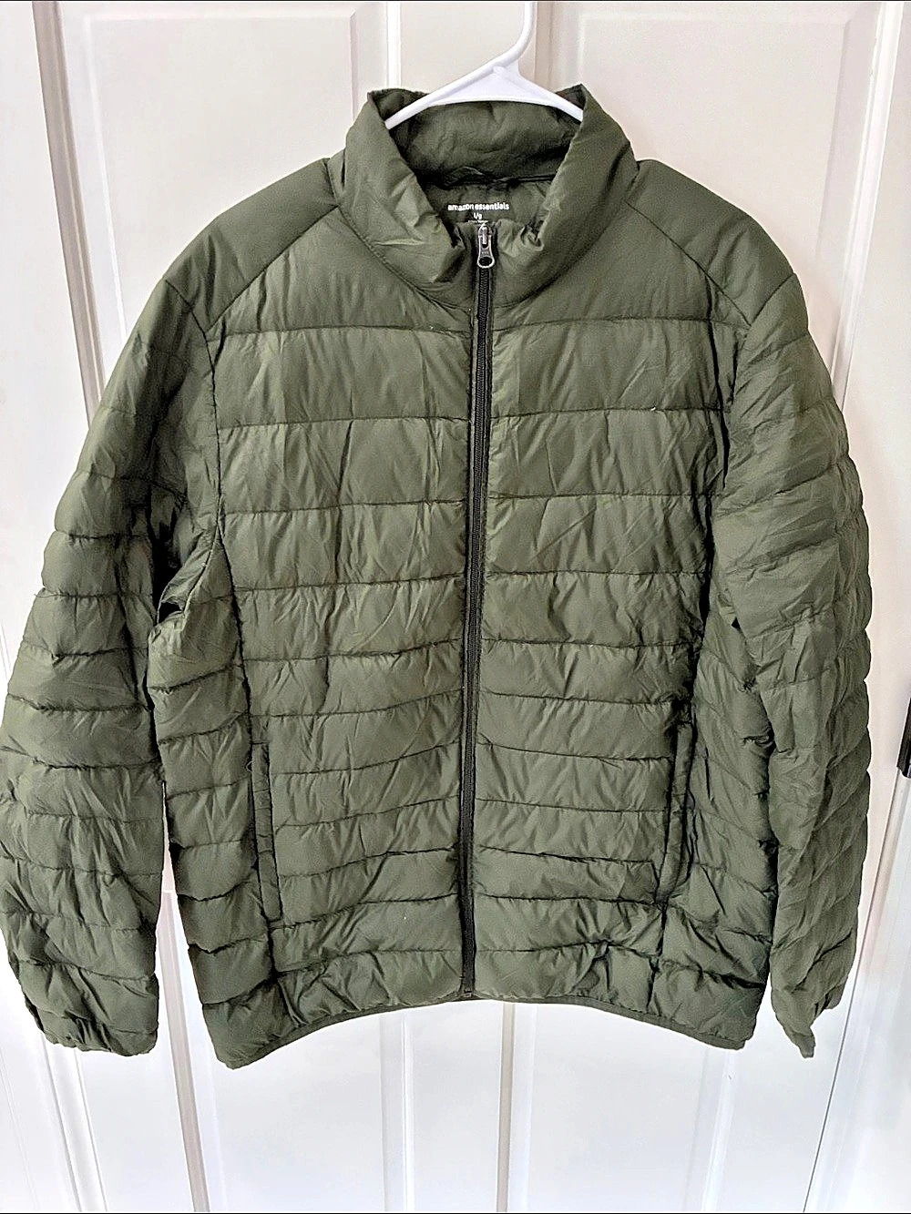 Amazon Essentials Men's Lightweight Water-Resistant Packable Puffer Jacket